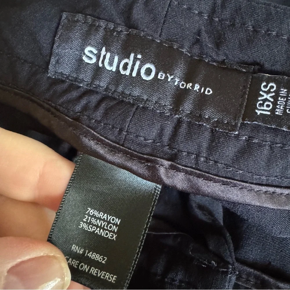 Torrid | Extra Short Trouser Straight Deluxe Stretch Mid-Rise Pants - Picture 6 of 6